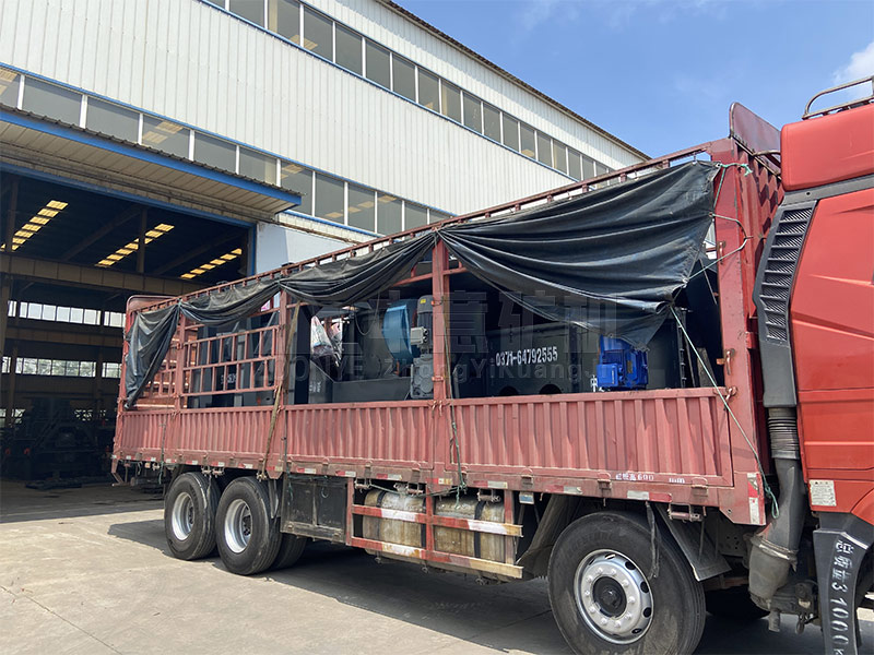 準備發貨的階梯式滾軸篩、振動給給料機